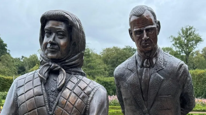 statue