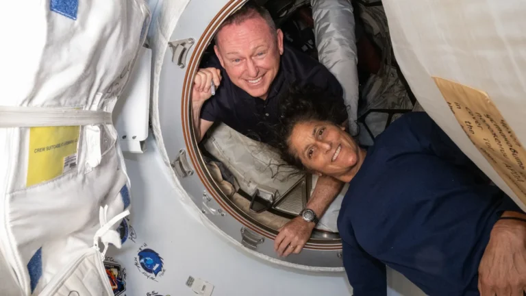 astronauts-in-space-1 (1)