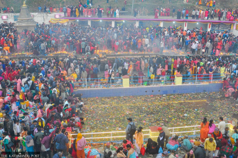 Thousands crowd Matatirtha Kunda
